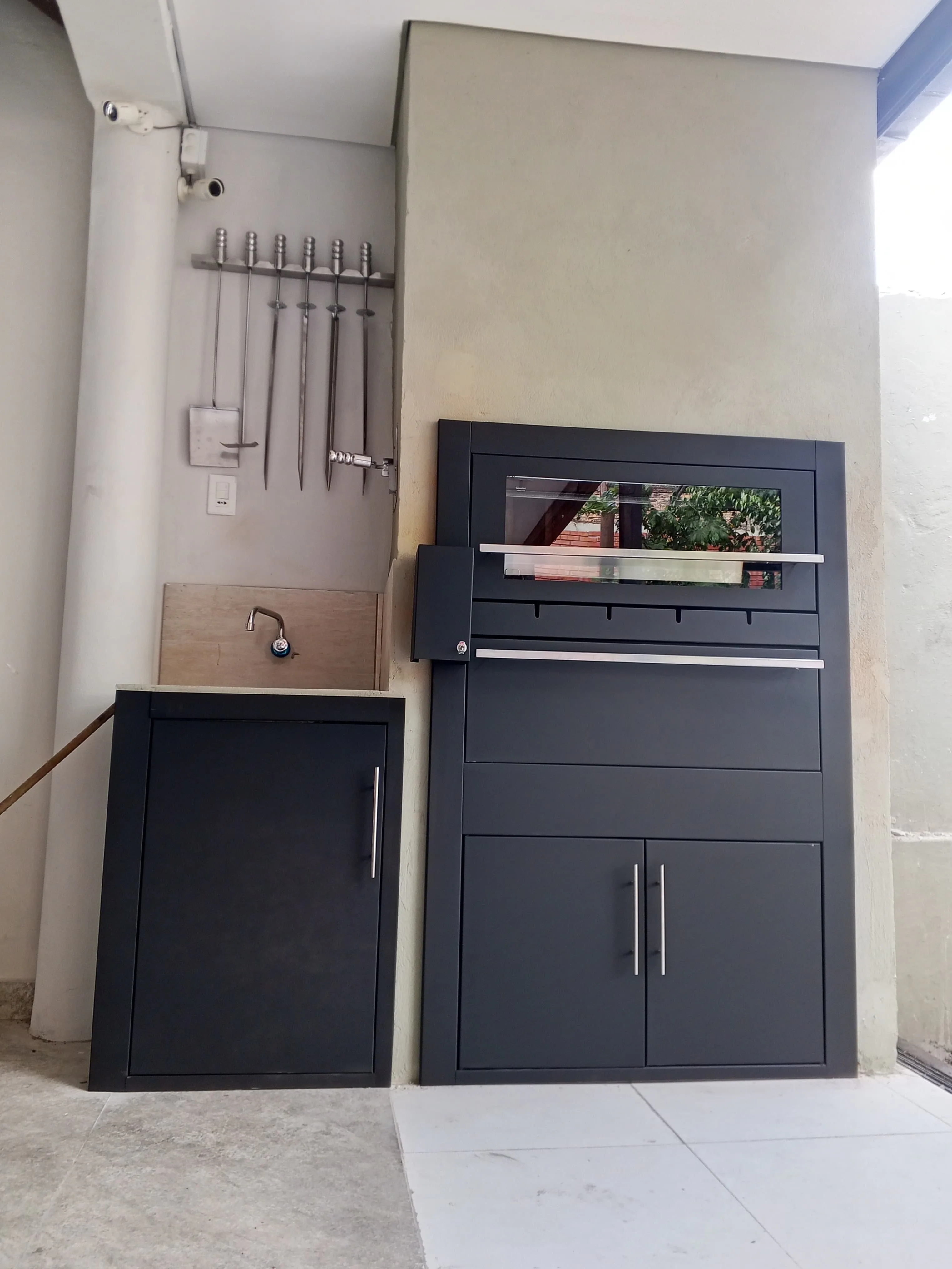 Detalle de cerramiento premium integrado al área gourmet
